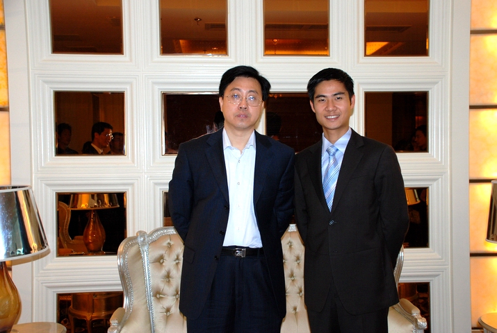 Li Guangdou stayed at Jinjiang Honor International Hotel Executive Director Hu Chengliang and Li Guangdou